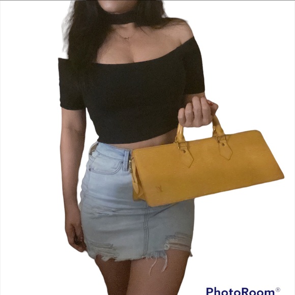 🌸👜Authentic Louis Vuitton Epi Sac Triangle - Picture 2 of 16